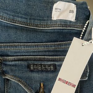 Hudson Boot cut size 28 -BETH style